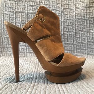 Women’s JESSICA SIMPSON Platform High Heel.